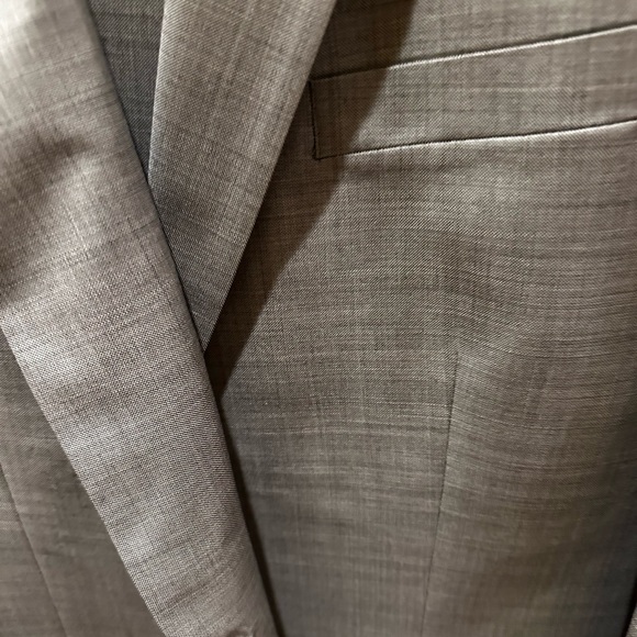 Michael Kors 100% Wool Men’s Suit in Lt. Grey. Men’s Size 44R. - Picture 2 of 8